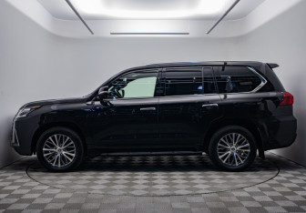 Подержанный автомобиль Lexus LX 2017 года (2 фото)