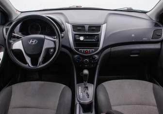 Подержанный автомобиль Hyundai Solaris Sedan 2011 года (13 фото)
