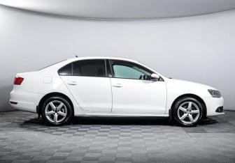 Подержанный автомобиль Volkswagen Jetta Sedan 2013 года (4 фото)