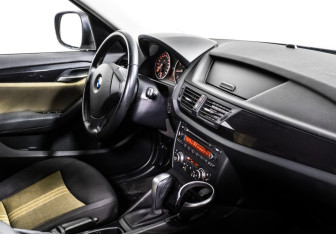 Подержанный автомобиль BMW X1 2011 года (9 фото)