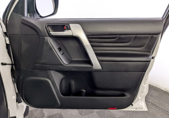 Подержанный автомобиль Toyota Land Cruiser Prado 2021 года (26 фото)