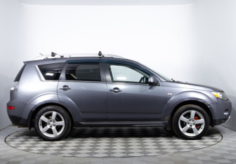 Подержанный автомобиль Mitsubishi Outlander 2008 года (4 фото)