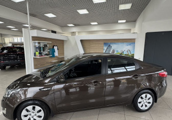 Подержанный автомобиль Kia Rio Sedan 2015 года (10 фото)