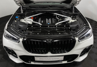 Подержанный автомобиль BMW X5 2019 года (10 фото)
