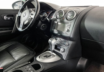 Подержанный автомобиль Nissan Qashqai 2012 года (9 фото)