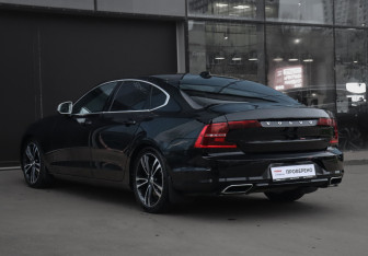 Подержанный автомобиль Volvo S90 2017 года (7 фото)