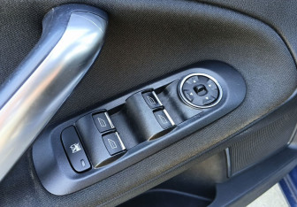 Подержанный автомобиль Ford Mondeo Sedan 2010 года (17 фото)