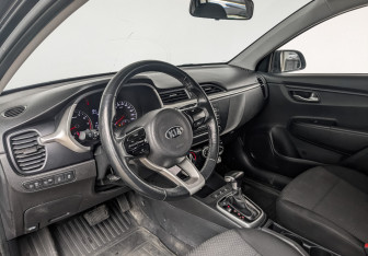 Подержанный автомобиль Kia Rio Hatchback 2021 года (14 фото)