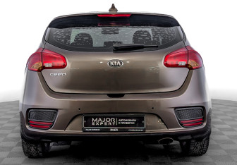 Подержанный автомобиль Kia Ceed Hatchback 2017 года (6 фото)