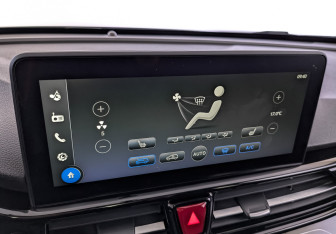 Подержанный автомобиль Москвич 3е 2023 года (25 фото)