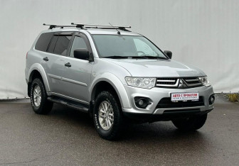 Подержанный автомобиль Mitsubishi Pajero Sport 2014 года (3 фото)