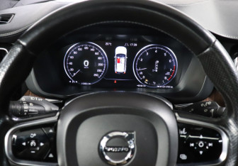 Подержанный автомобиль Volvo XC60 2018 года (11 фото)