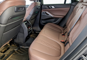 Подержанный автомобиль BMW X6 2020 года (12 фото)