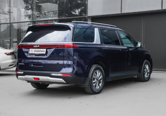 Подержанный автомобиль Kia Carnival 2021 года (4 фото)