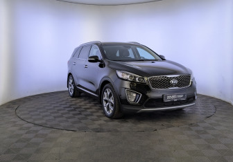 Подержанный автомобиль Kia Sorento 2017 года (3 фото)