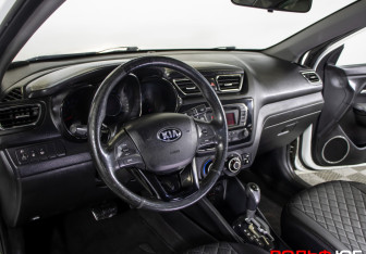 Подержанный автомобиль Kia Rio Sedan 2013 года (15 фото)