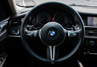 Подержанный автомобиль BMW X3 2010 года (13 фото)