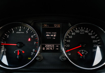 Подержанный автомобиль Nissan Qashqai 2012 года (17 фото)