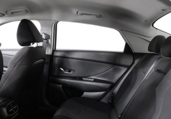 Подержанный автомобиль Hyundai Elantra Sedan 2021 года (12 фото)