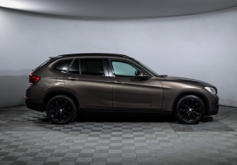 Подержанный автомобиль BMW X1 2012 года (4 фото)