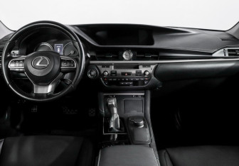Подержанный автомобиль Lexus ES 2018 года (2 фото)