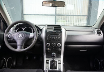 Подержанный автомобиль Suzuki Grand Vitara 2006 года (12 фото)