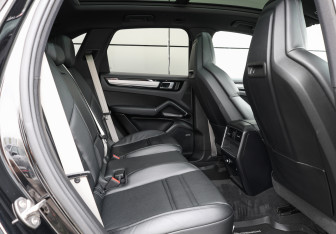 Подержанный автомобиль Porsche Cayenne 2022 года (12 фото)