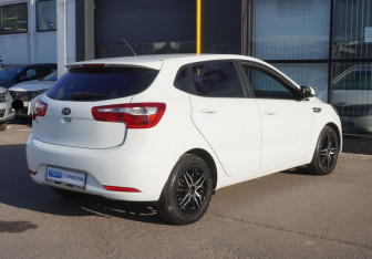 Подержанный автомобиль Kia Rio Hatchback 2013 года (5 фото)