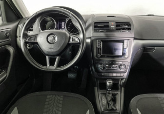 Подержанный автомобиль Skoda Yeti 2015 года (12 фото)