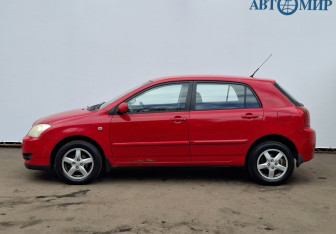 Подержанный автомобиль Toyota Corolla Hatchback 2004 года (8 фото)