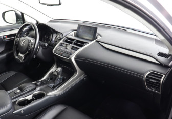 Подержанный автомобиль Lexus NX 2015 года (10 фото)