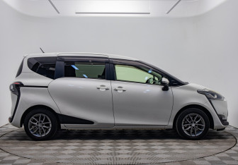 Подержанный автомобиль Toyota Sienta 2017 года (6 фото)