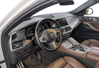 Подержанный автомобиль BMW X6 2022 года (16 фото)