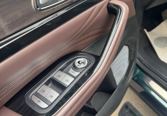 Подержанный автомобиль Exeed VX 2022 года (13 фото)