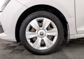 Подержанный автомобиль Skoda Rapid Liftback 2021 года (18 фото)