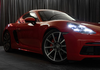 Подержанный автомобиль Porsche Cayman 2016 года (22 фото)