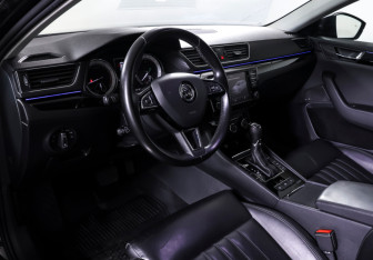 Подержанный автомобиль Skoda Superb Wagon 2016 года (16 фото)