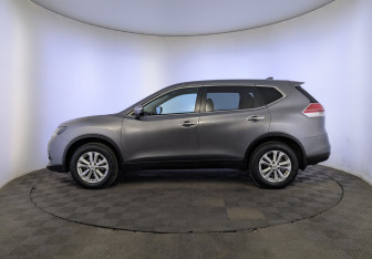 Подержанный автомобиль Nissan X-Trail 2017 года (8 фото)