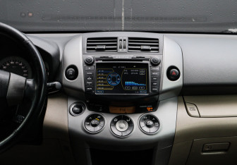Подержанный автомобиль Toyota RAV4 2008 года (10 фото)