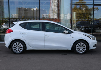 Подержанный автомобиль Kia Ceed Hatchback 2015 года (4 фото)