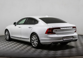Подержанный автомобиль Volvo S90 2017 года (7 фото)