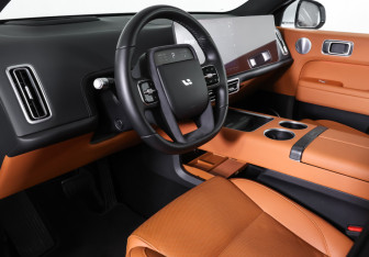 Подержанный автомобиль LiXiang L6 2024 года (16 фото)