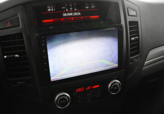 Подержанный автомобиль Mitsubishi Pajero 2012 года (9 фото)