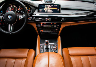 Подержанный автомобиль BMW X6 M 2016 года (12 фото)