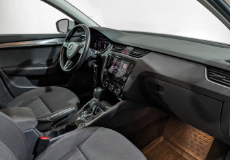 Подержанный автомобиль Skoda Octavia Liftback 2020 года (13 фото)