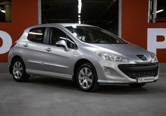 Подержанный автомобиль Peugeot 308 Hatchback 2010 года (3 фото)