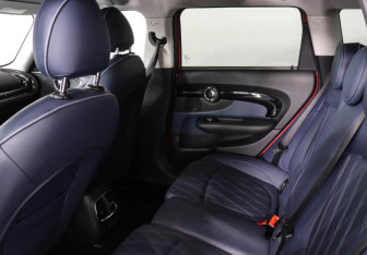 Подержанный автомобиль MINI Clubman Wagon 2020 года (12 фото)