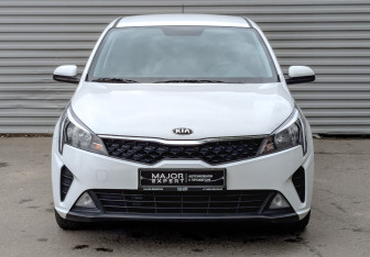 Подержанный автомобиль Kia Rio Sedan 2021 года (2 фото)
