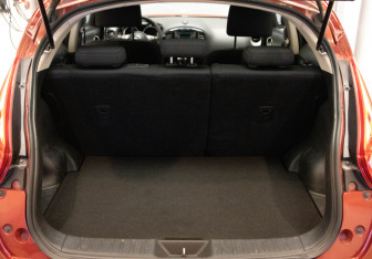 Подержанный автомобиль Nissan Juke 2014 года (20 фото)