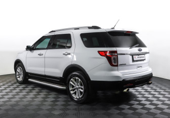 Подержанный автомобиль Ford Explorer 2013 года (7 фото)